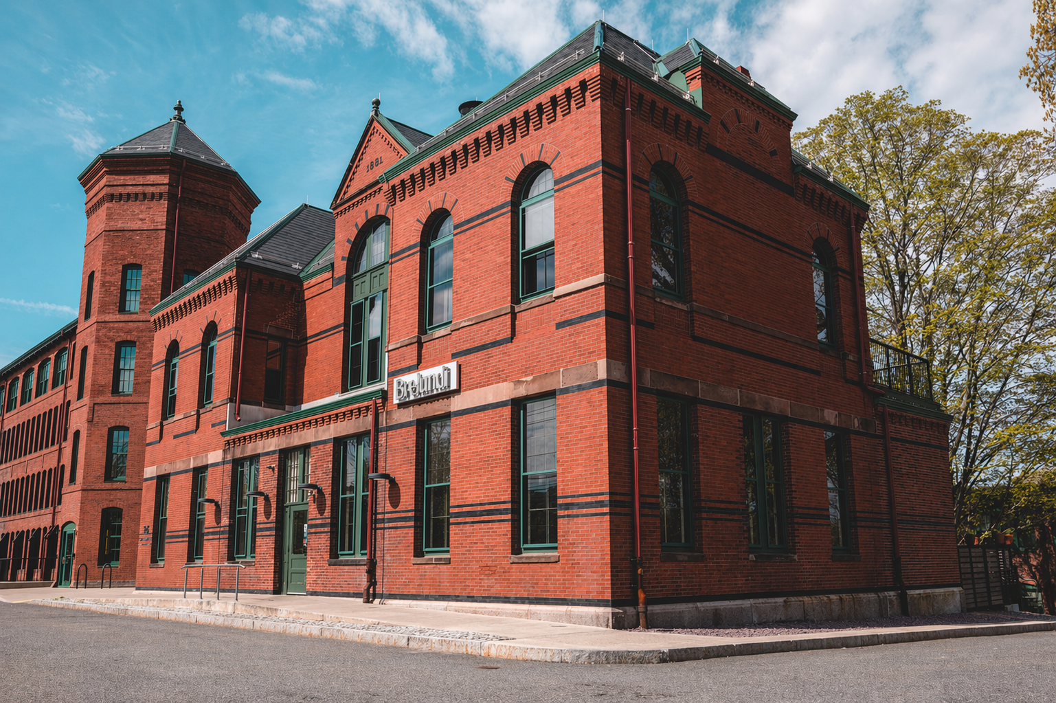 Brelundi Waltham EXTERIOR